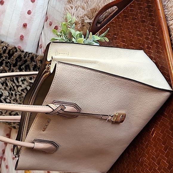 Michael Kors Leather Pink & Cream Shoulder Bag - Picture 4 of 12